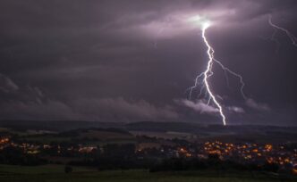 lightning 2928925 1920
